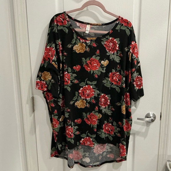 LuLaRoe Tops - LuLaRoe Black Floral Scoop Neck Tunic with Red and Gold Roses